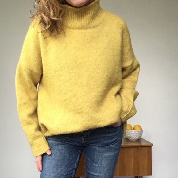 LYLA + LUXE Black Knit Sweater Size Small - Picture 10 of 12